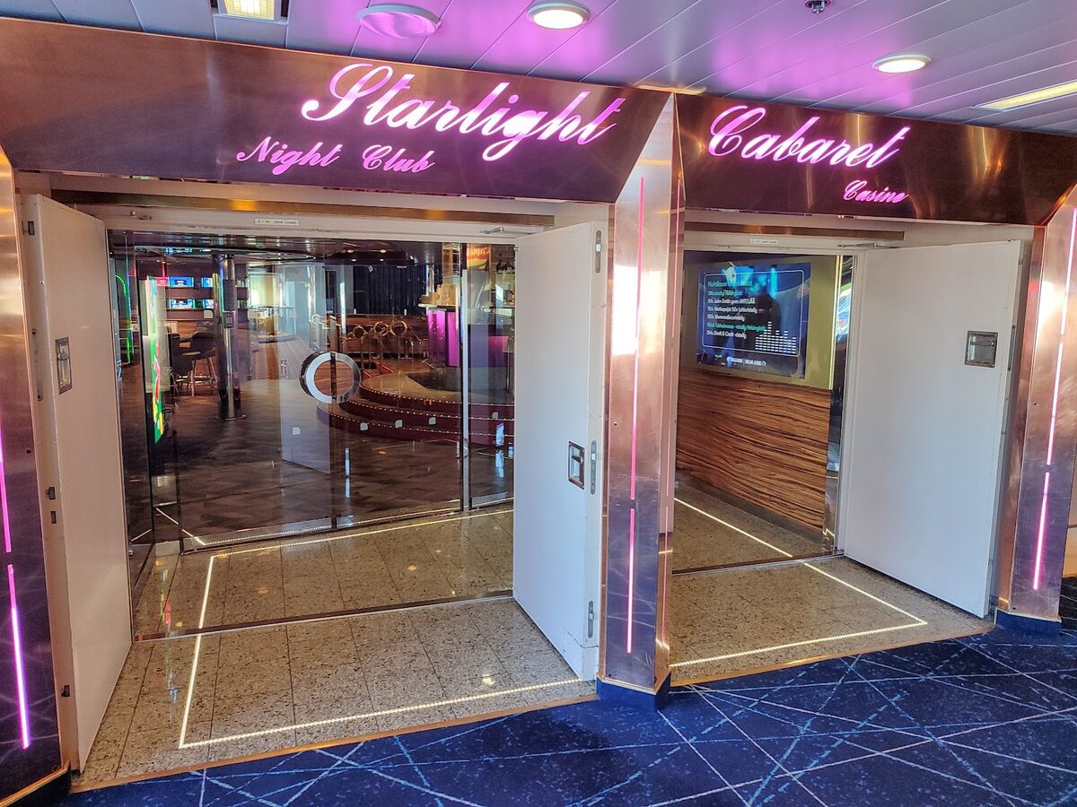 Starlight Cabaret sissekäikude põrandasse paigaldatud LED-meeleoluvalgus